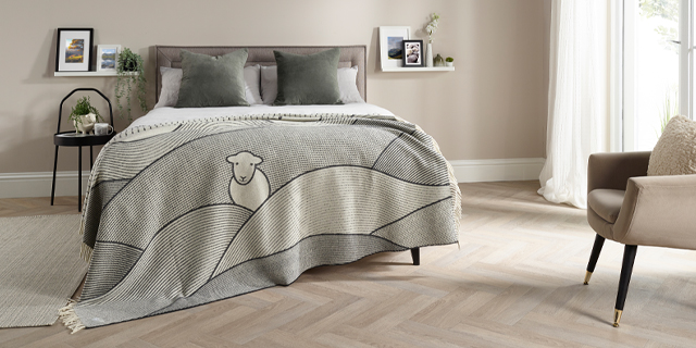 Throws & Blankets Throws & Blankets
