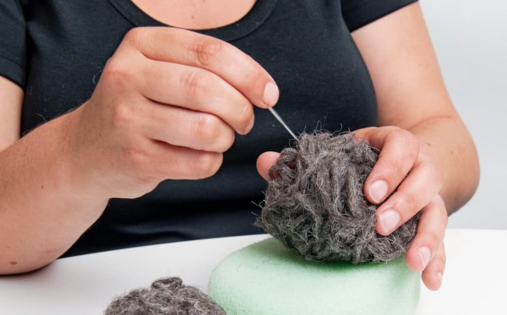 how-to-join-yarn-and-finish-garments-with-a-felting-needle